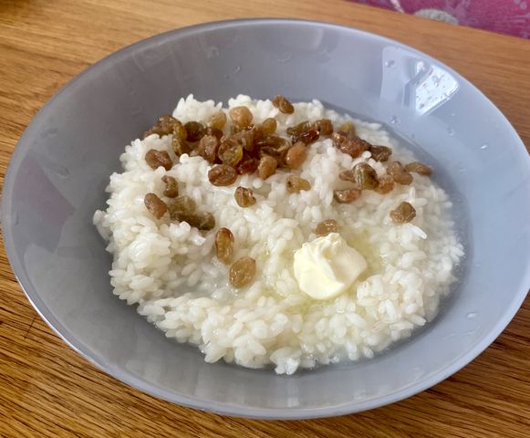 Каша рисовая с изюмом