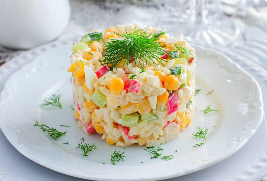 Салат из крабовых палочек с рисом