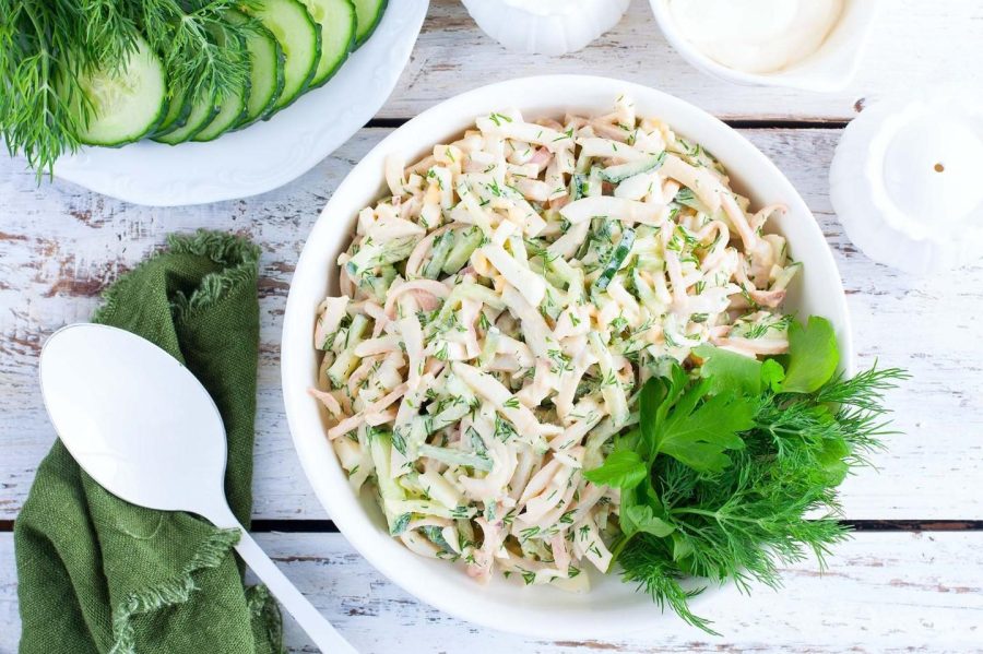 Салат из огурцов с кальмарами